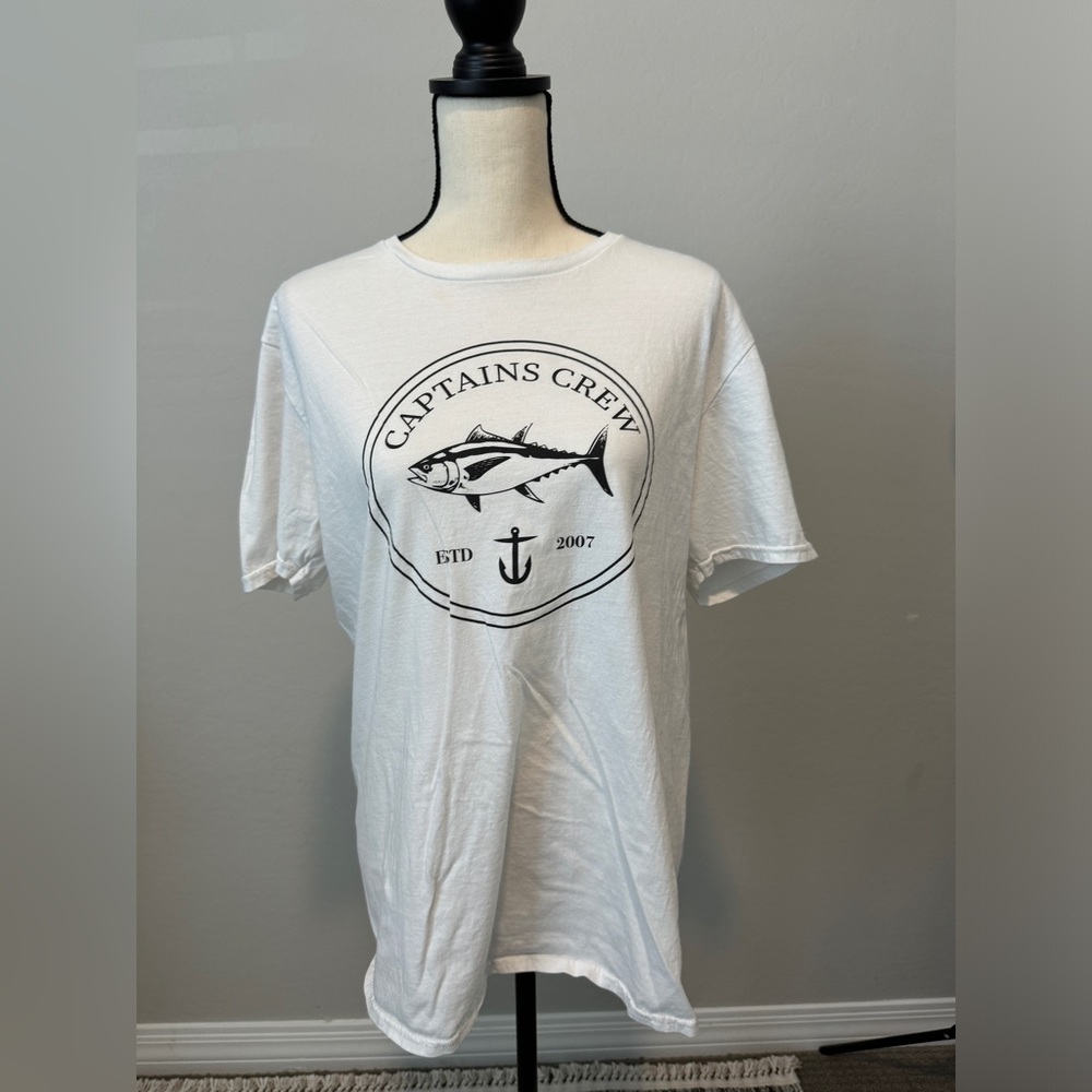 Captain Fin Co T-Shirt / Men’s size L